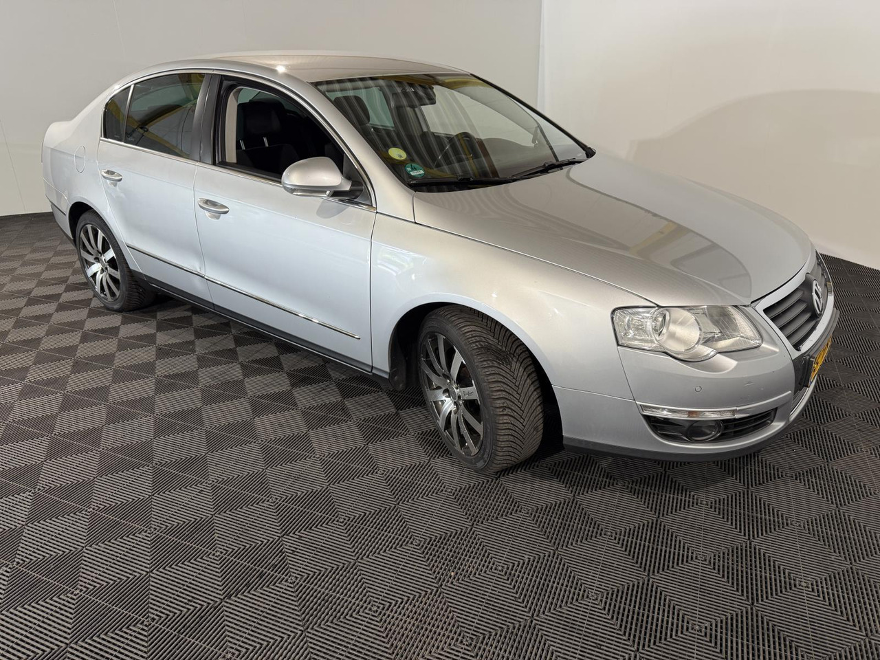 Volkswagen Passat 1.8 TFSI Comfortline 80-HKF-9 199.375 km - Automobil: obrázok 4 Volkswagen Passat 1.8 TFSI Comfortline 80-HKF-9 199.375 km - Automobil: obrázok 4