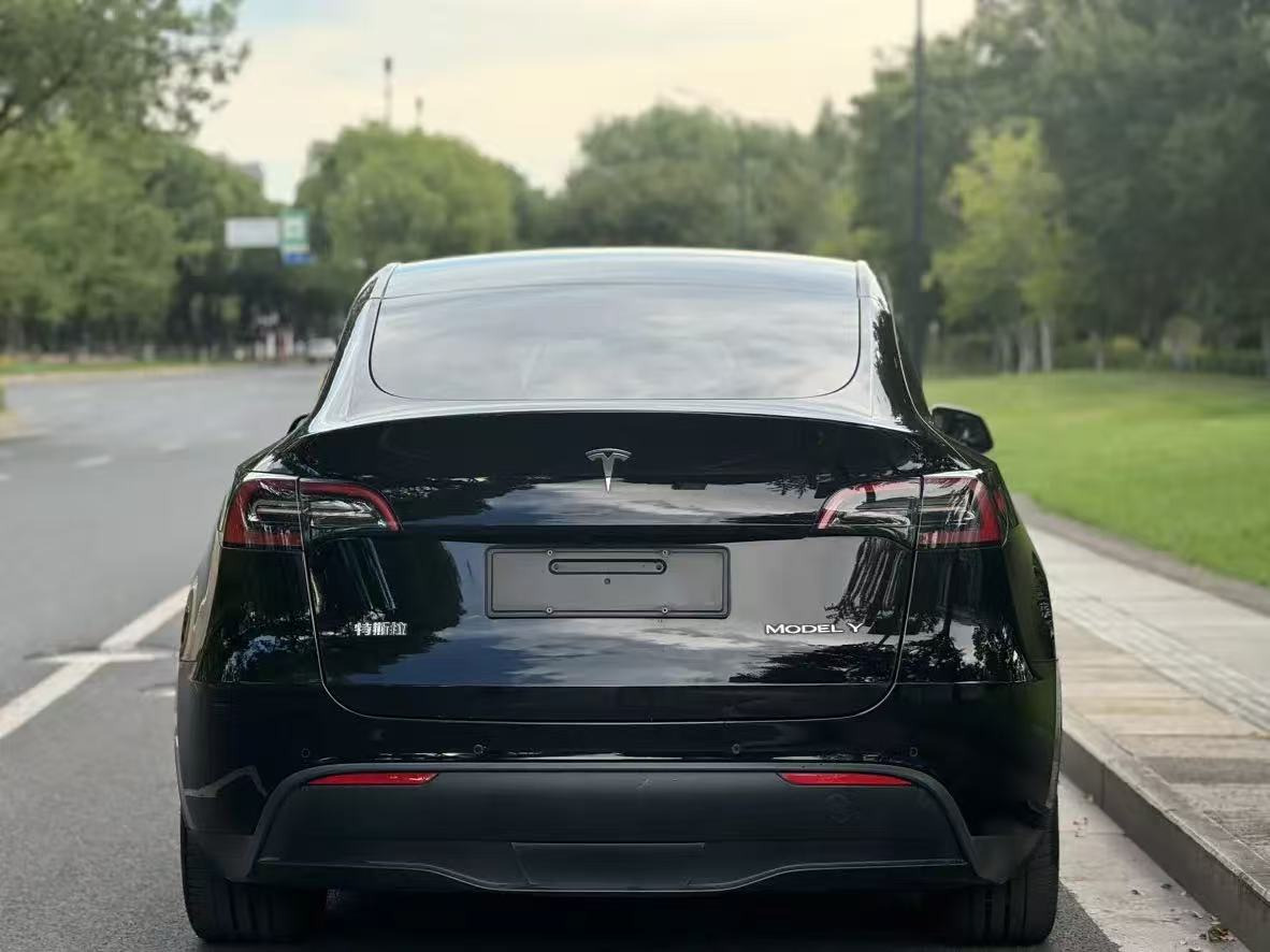 TESLA MODEL Y - Automobil: obrázok 5 TESLA MODEL Y - Automobil: obrázok 5