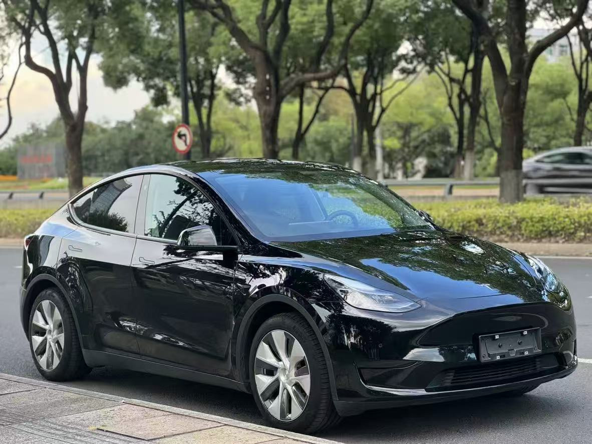 TESLA MODEL Y - Automobil: obrázok 3 TESLA MODEL Y - Automobil: obrázok 3