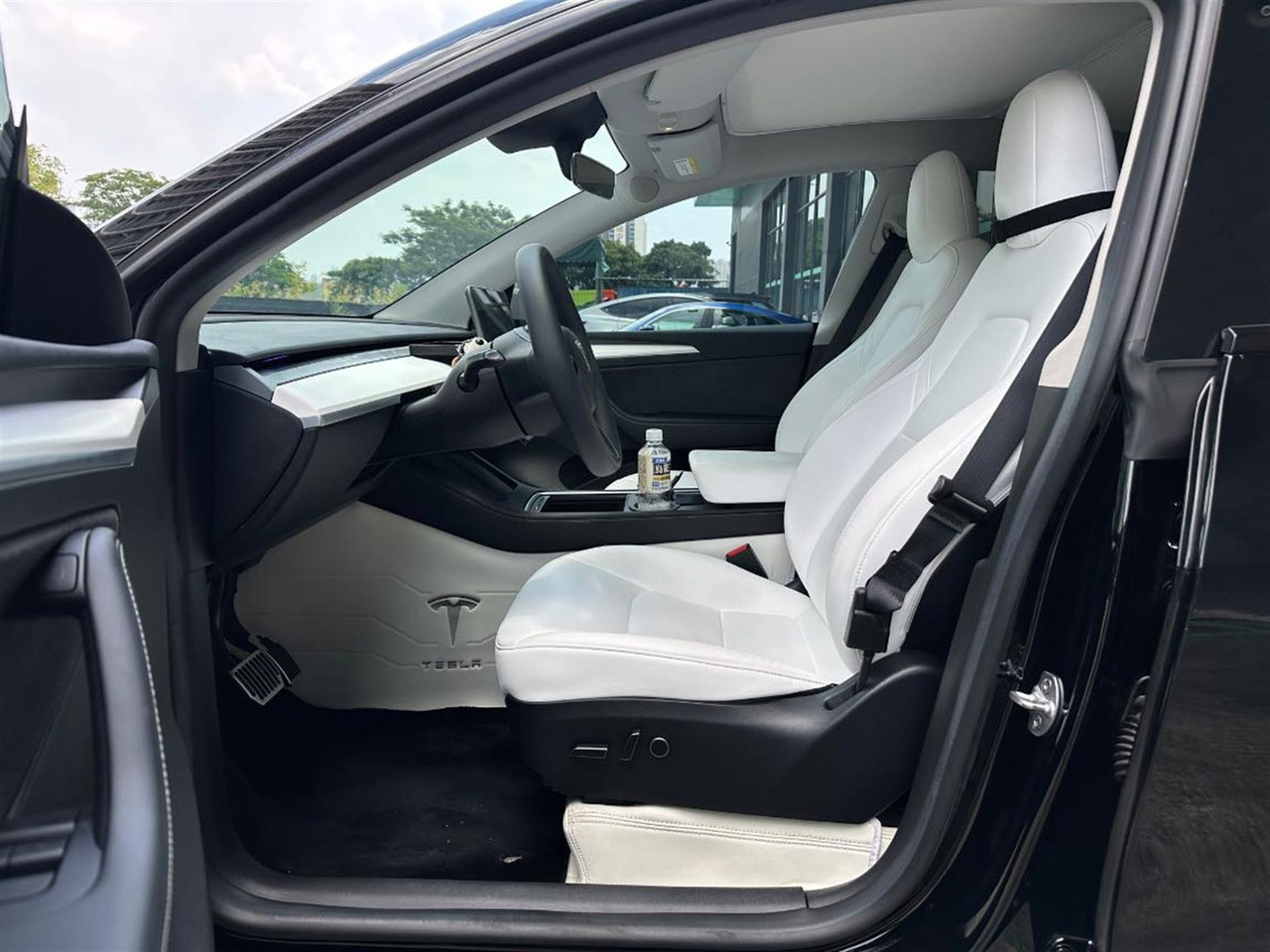 TESLA MODEL Y - Automobil: obrázok 2 TESLA MODEL Y - Automobil: obrázok 2