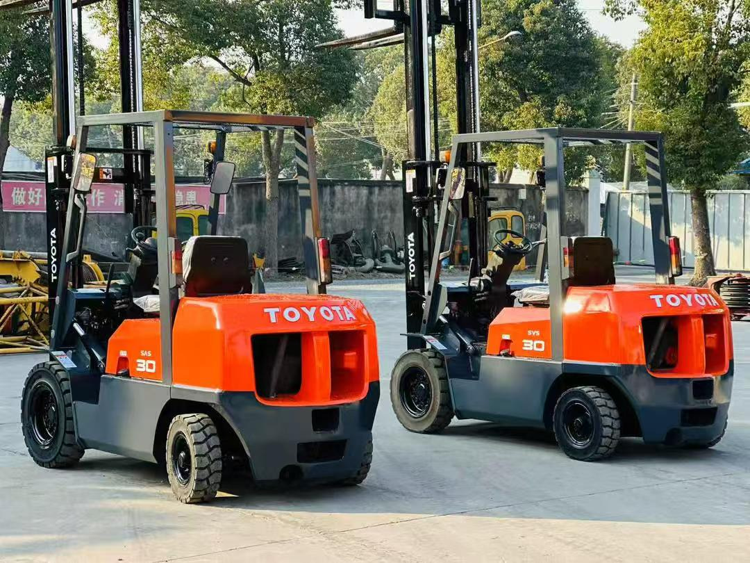 TOYOTA 30 - Dieselový vysokozdvižný vozík: obrázok 1 TOYOTA 30 - Dieselový vysokozdvižný vozík: obrázok 1