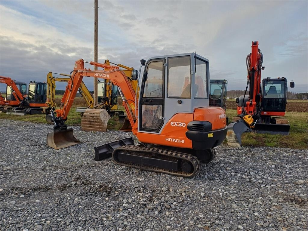 Hitachi EX30 Kallistuvalla liittimellä - Mini rýpadlo: obrázok 3 Hitachi EX30 Kallistuvalla liittimellä - Mini rýpadlo: obrázok 3
