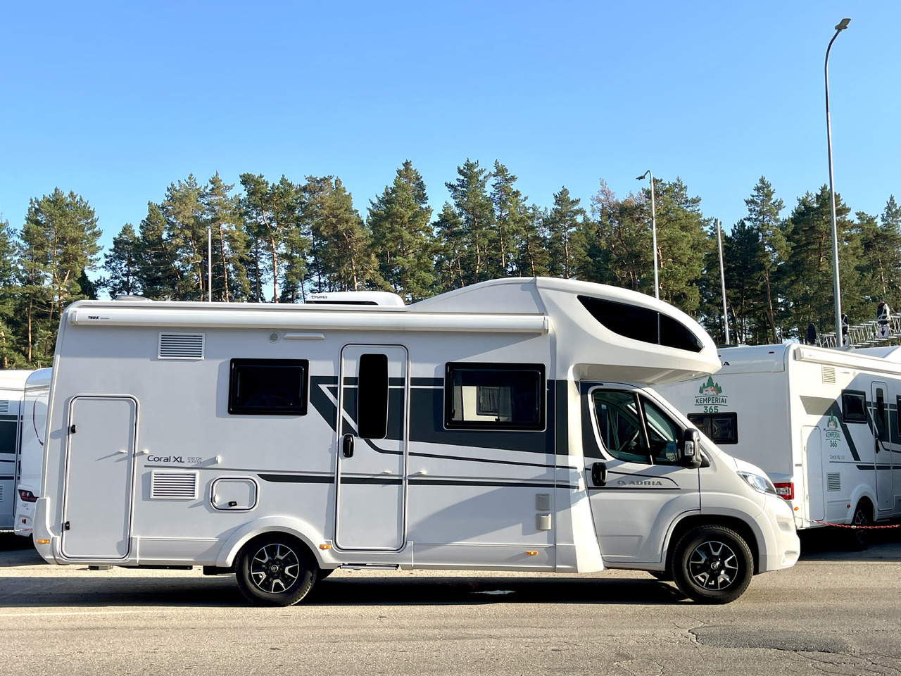 ADRIA Coral XL 650 DK - Alkovna: obrázok 2 ADRIA Coral XL 650 DK - Alkovna: obrázok 2