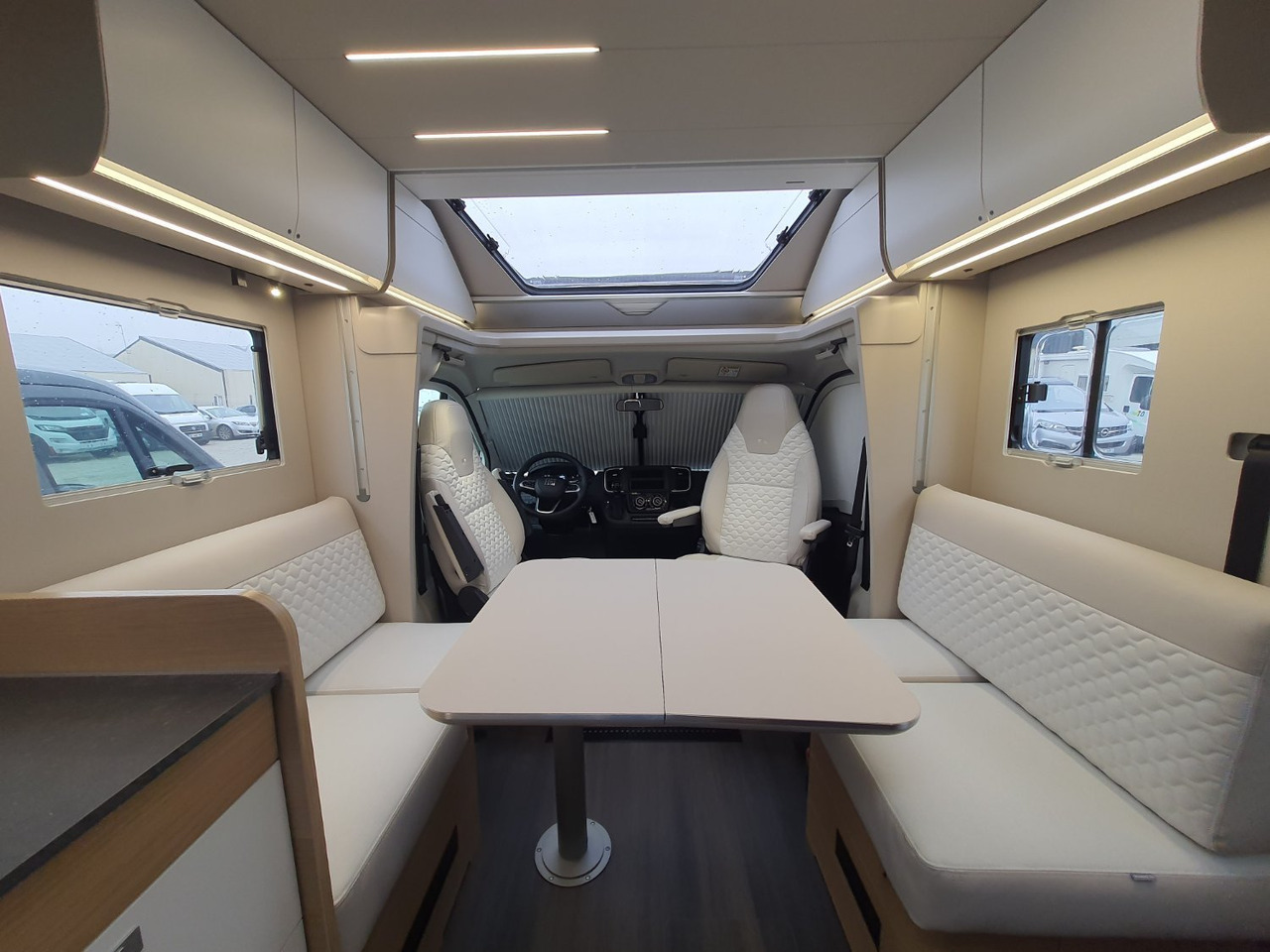 Adria Matrix Plus 670DC - Polointegrované obytné auto: obrázok 4 Adria Matrix Plus 670DC - Polointegrované obytné auto: obrázok 4