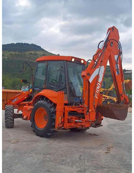 Fiat KOBELCO FB100 - Rýpadlo-nakladač: obrázok 3 Fiat KOBELCO FB100 - Rýpadlo-nakladač: obrázok 3