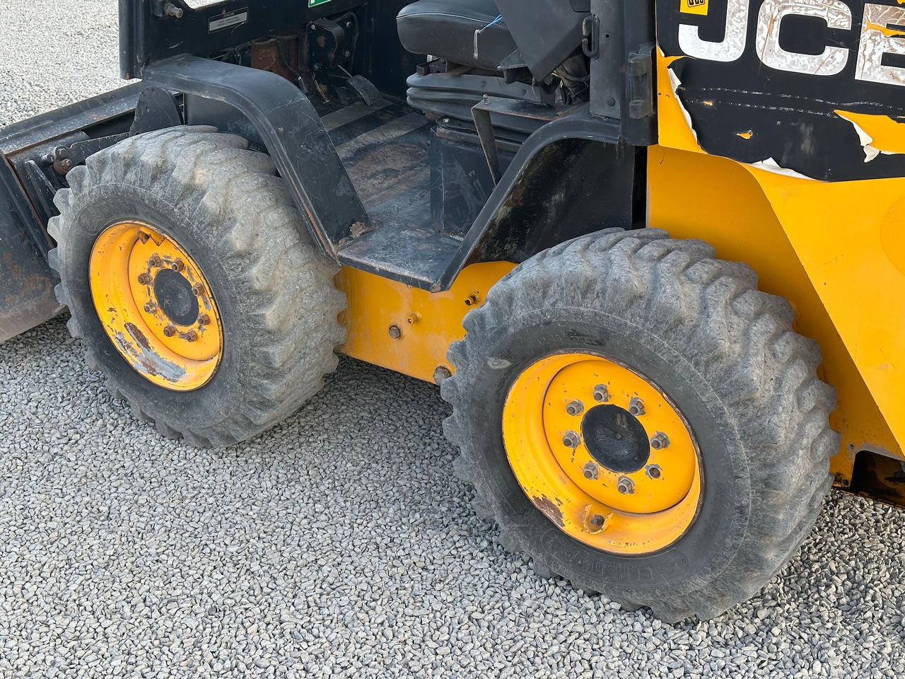 Šmykom riadený nakladač JCB 225: obrázok 8 Šmykom riadený nakladač JCB 225: obrázok 8