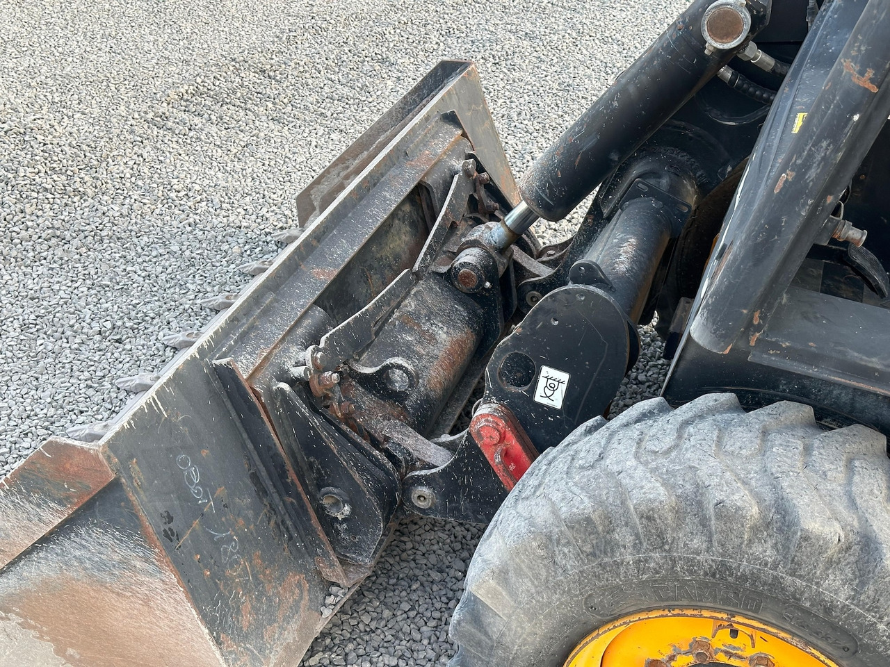 Šmykom riadený nakladač JCB 225: obrázok 11 Šmykom riadený nakladač JCB 225: obrázok 11