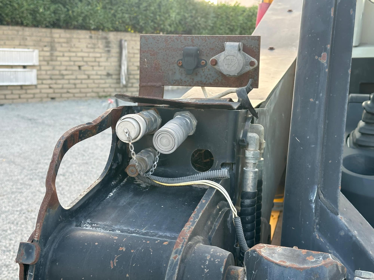 Šmykom riadený nakladač JCB 225: obrázok 15 Šmykom riadený nakladač JCB 225: obrázok 15