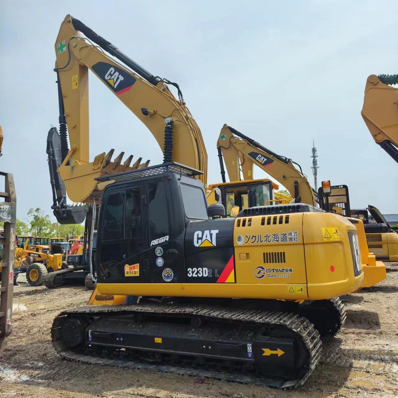 CATERPILLAR 323D2L - Pásové rýpadlo: obrázok 1 CATERPILLAR 323D2L - Pásové rýpadlo: obrázok 1