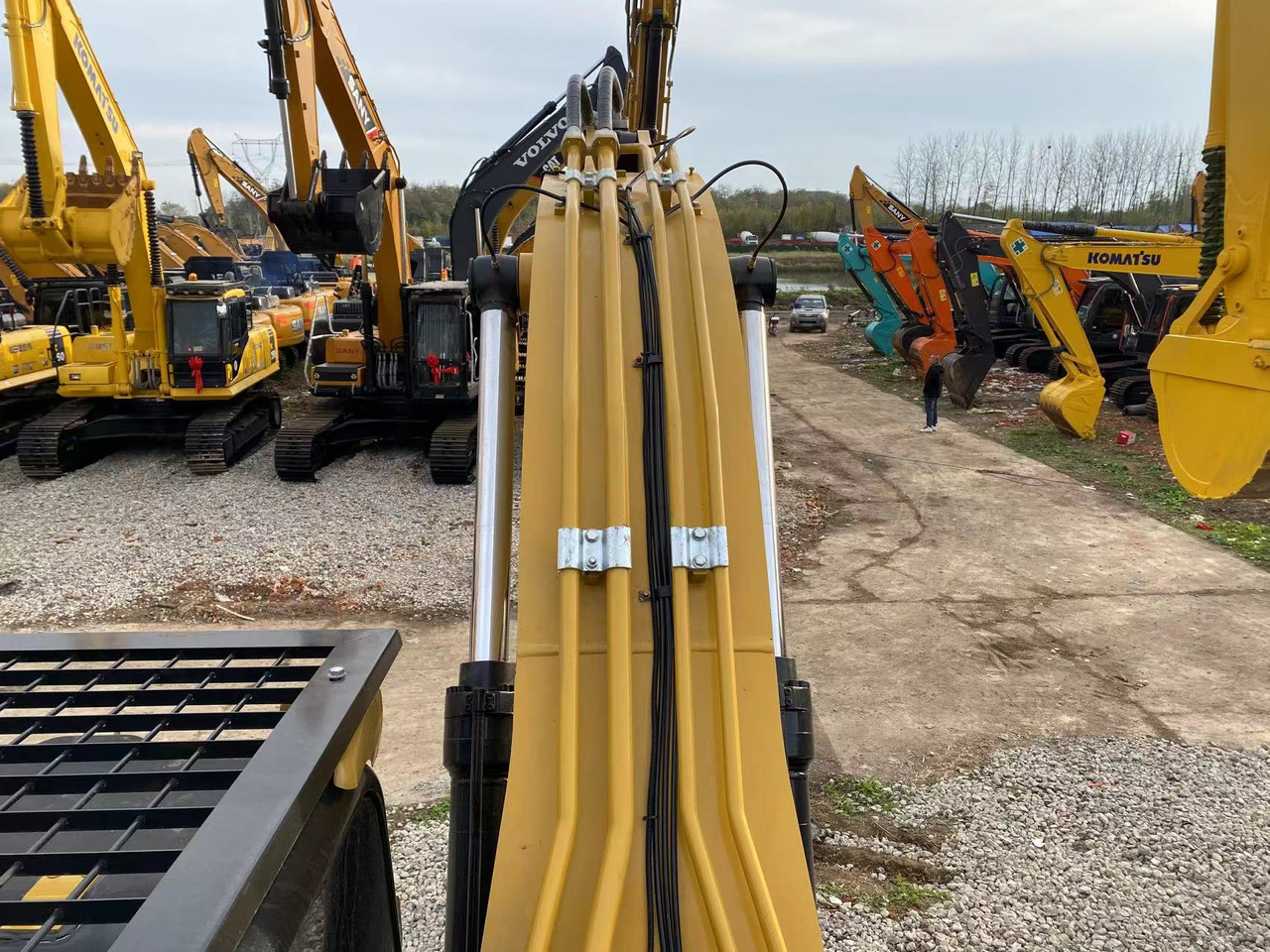 Pásové rýpadlo CATERPILLAR 329D: obrázok 18