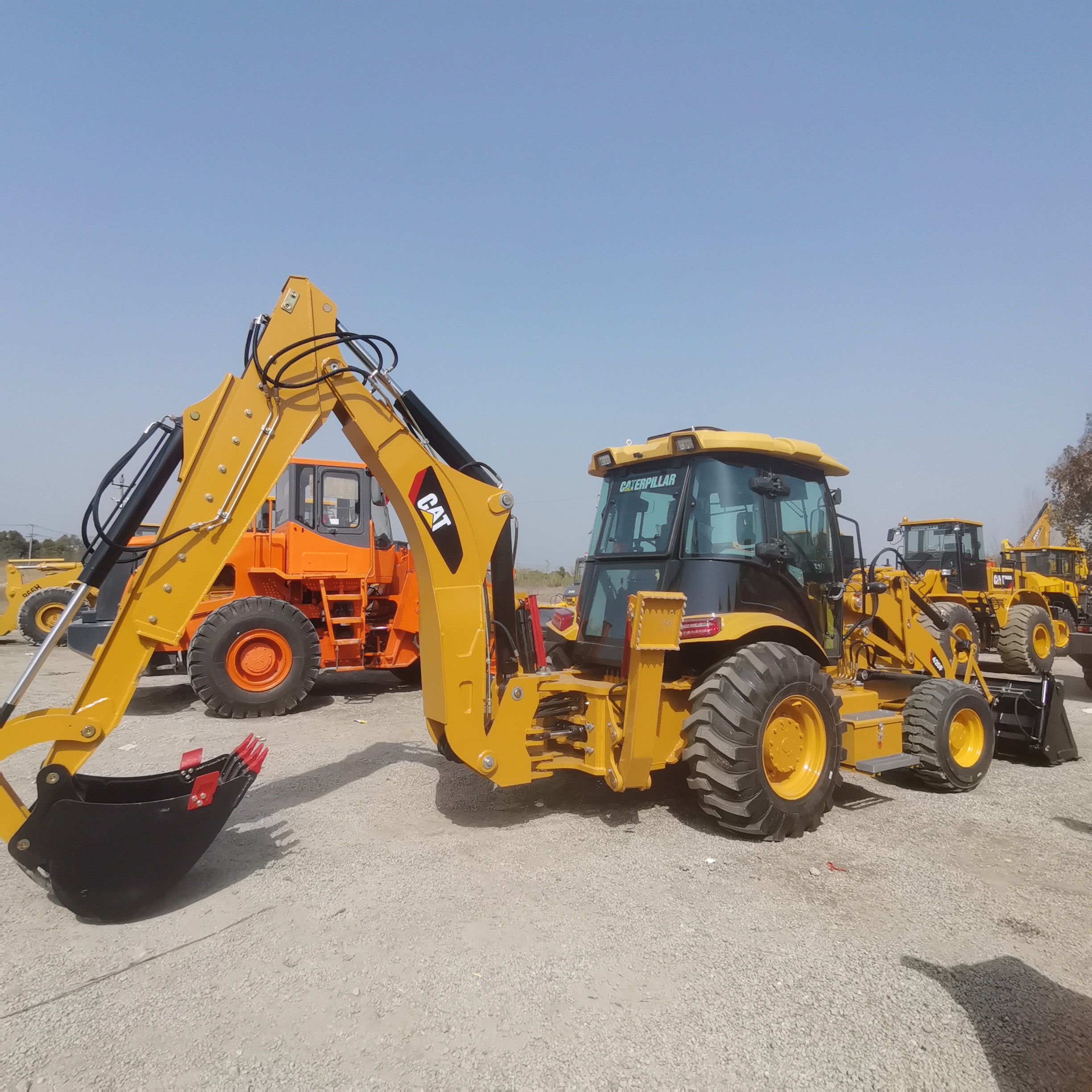 CATERPILLAR 420F - Rýpadlo-nakladač: obrázok 1 CATERPILLAR 420F - Rýpadlo-nakladač: obrázok 1