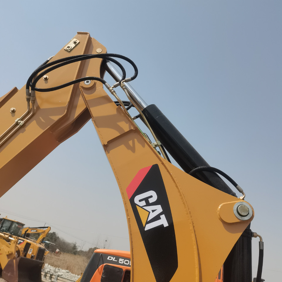 CATERPILLAR 420F - Rýpadlo-nakladač: obrázok 3 CATERPILLAR 420F - Rýpadlo-nakladač: obrázok 3
