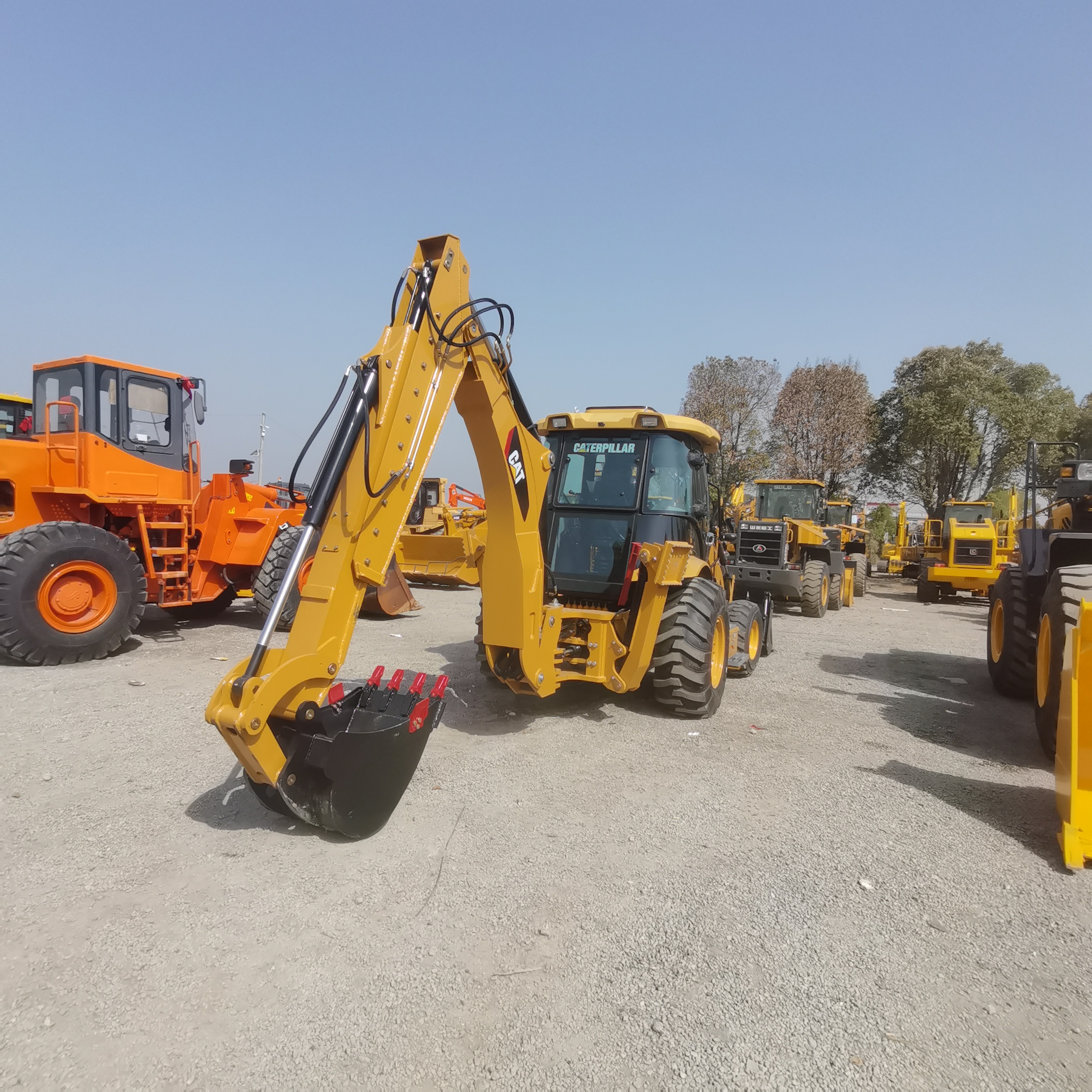 CATERPILLAR 420F - Rýpadlo-nakladač: obrázok 2 CATERPILLAR 420F - Rýpadlo-nakladač: obrázok 2