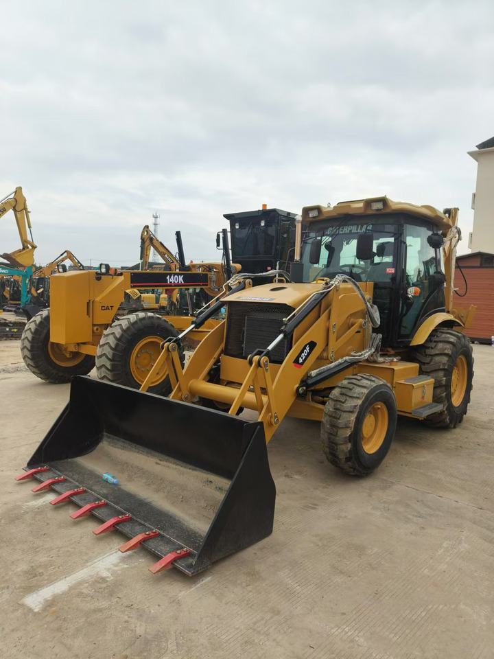 CATERPILLAR 420F - Rýpadlo-nakladač: obrázok 1 CATERPILLAR 420F - Rýpadlo-nakladač: obrázok 1