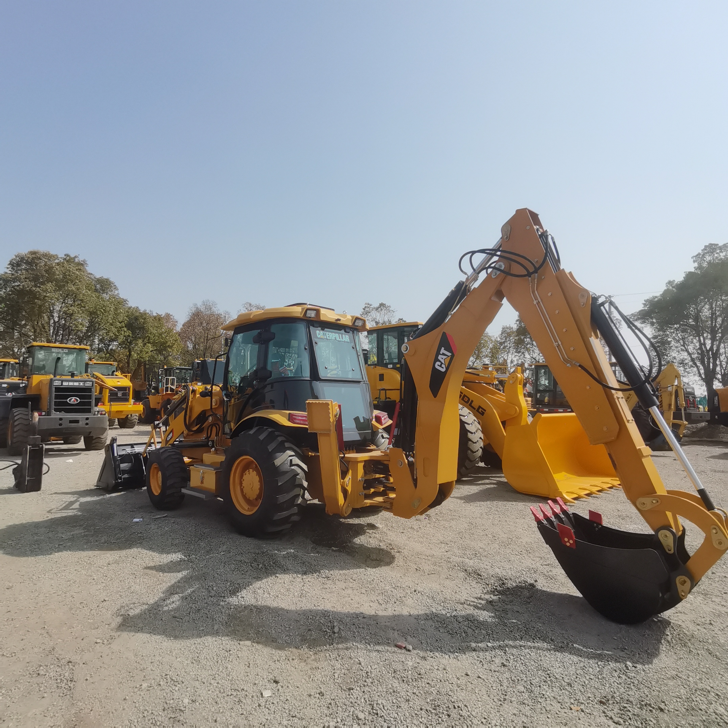 CATERPILLAR 420F - Rýpadlo-nakladač: obrázok 3 CATERPILLAR 420F - Rýpadlo-nakladač: obrázok 3