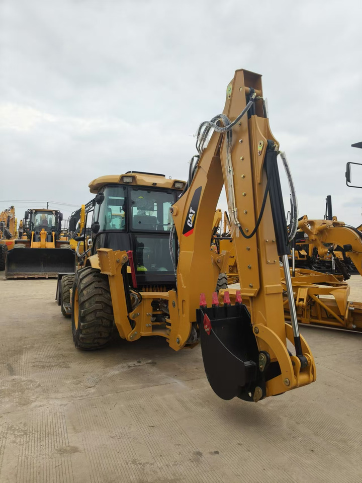 CATERPILLAR 420F - Rýpadlo-nakladač: obrázok 4 CATERPILLAR 420F - Rýpadlo-nakladač: obrázok 4