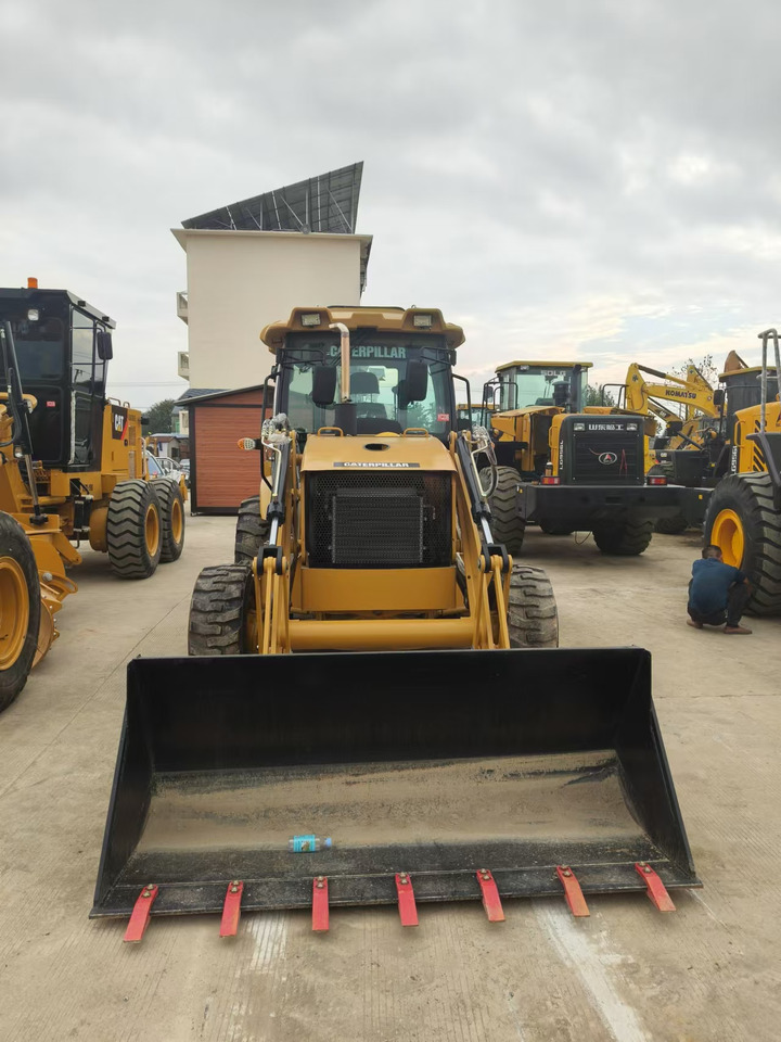 CATERPILLAR 420F - Rýpadlo-nakladač: obrázok 4 CATERPILLAR 420F - Rýpadlo-nakladač: obrázok 4