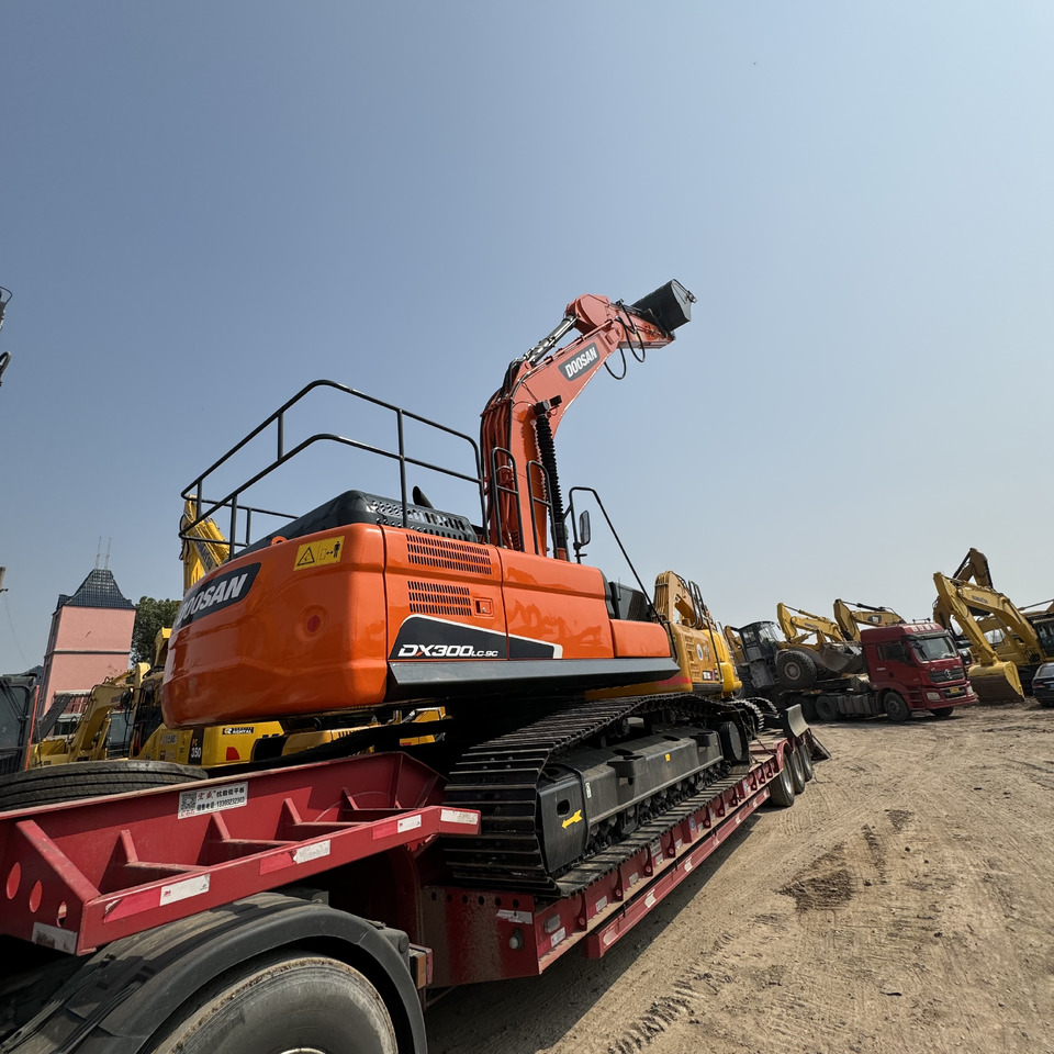 DOOSAN DX300 - Pásové rýpadlo: obrázok 4 DOOSAN DX300 - Pásové rýpadlo: obrázok 4