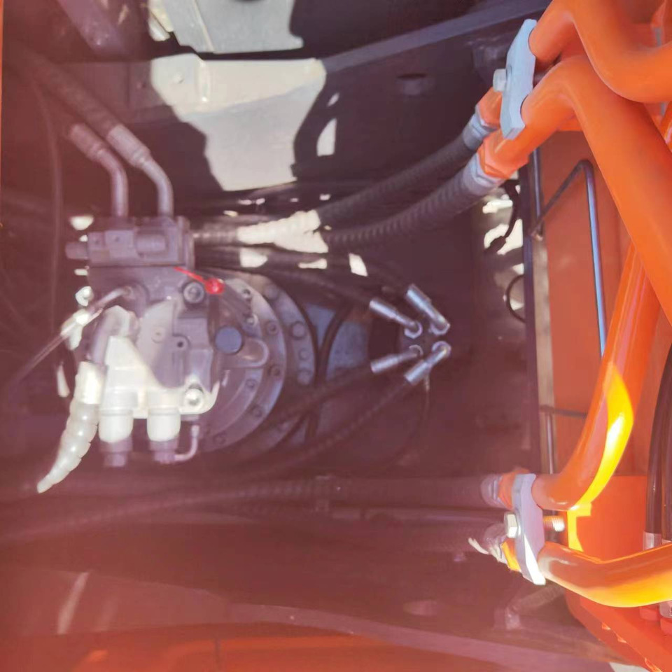Pásové rýpadlo HITACHI ZX200: obrázok 12 Pásové rýpadlo HITACHI ZX200: obrázok 12