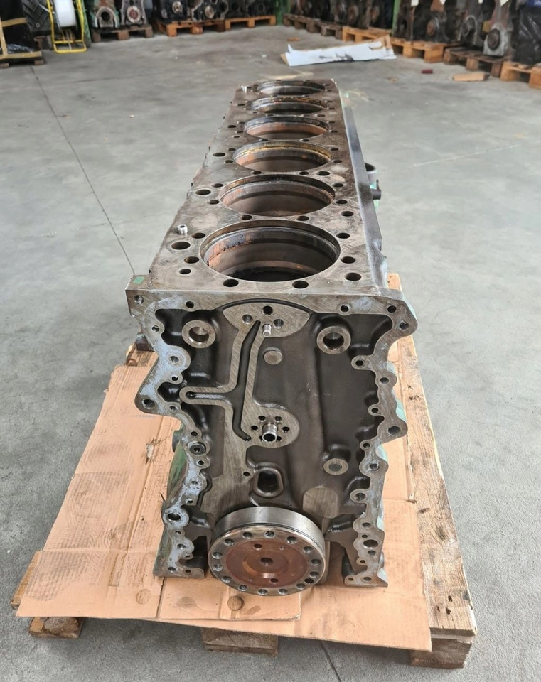 BLOK SILNIKA SŁUPEK WAŁ VOLVO FH 16 D16E 660 D16*015956* - Blok valcov: obrázok 5 BLOK SILNIKA SŁUPEK WAŁ VOLVO FH 16 D16E 660 D16*015956* - Blok valcov: obrázok 5