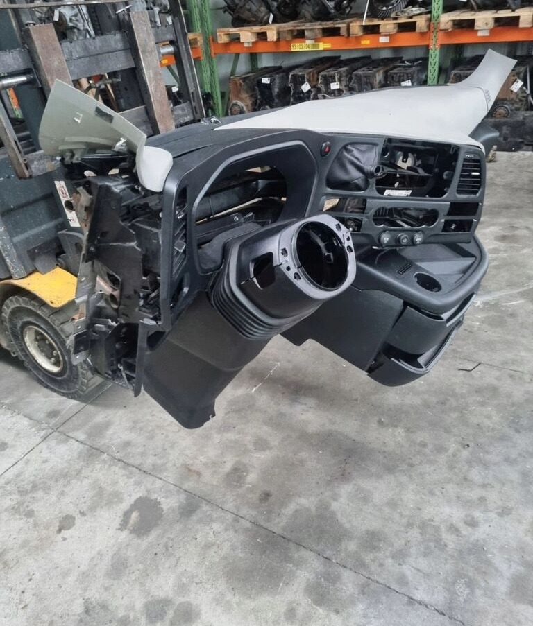 Ford KONSOLA KOMPLETNA KOKPIT DESKA ROZDZIELCZA STELAŻ F-MAX EURO 6 Ford KONSOLA KOMPLETNA KOKPIT DESKA ROZDZIELCZA STELAŻ FORD F-MAX EURO 6 - Palubná doska pre Nákladné auto: obrázok 5 Ford KONSOLA KOMPLETNA KOKPIT DESKA ROZDZIELCZA STELAŻ F-MAX EURO 6 Ford KONSOLA KOMPLETNA KOKPIT DESKA ROZDZIELCZA STELAŻ FORD F-MAX EURO 6 - Palubná doska pre Nákladné auto: obrázok 5