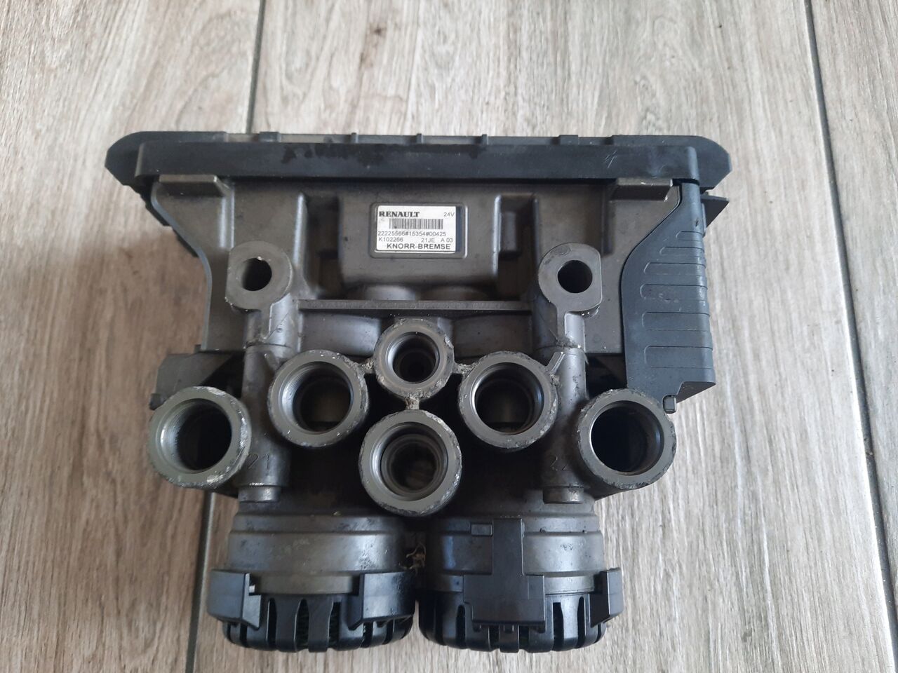 KNORR-BREMSE ZAWÓR EBS TYLNY TYŁ RENAULT GAMA RANGE T RANGE - Brzdový ventil pre Nákladné auto: obrázok 1 KNORR-BREMSE ZAWÓR EBS TYLNY TYŁ RENAULT GAMA RANGE T RANGE - Brzdový ventil pre Nákladné auto: obrázok 1