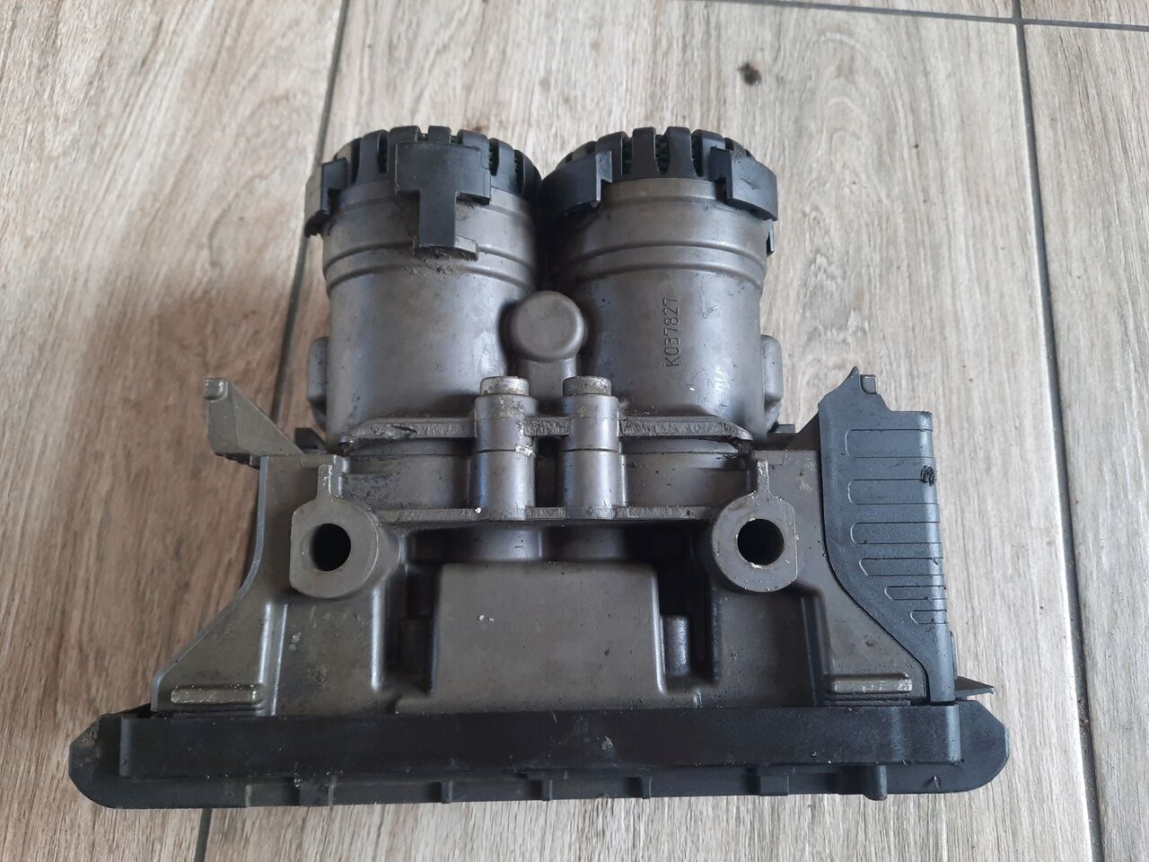 KNORR-BREMSE ZAWÓR EBS TYLNY TYŁ RENAULT GAMA RANGE T RANGE - Brzdový ventil pre Nákladné auto: obrázok 2 KNORR-BREMSE ZAWÓR EBS TYLNY TYŁ RENAULT GAMA RANGE T RANGE - Brzdový ventil pre Nákladné auto: obrázok 2