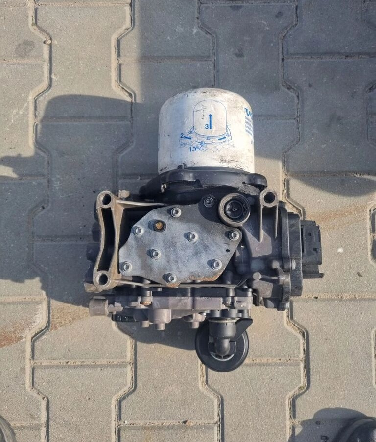 KNORR-BREMSE ZAWÓR OSUSZACZ POWIETRZA APM VOLVO FH 4 FM 4 FMX 4 EURO 6 - Diely bŕzd pre Nákladné auto: obrázok 1 KNORR-BREMSE ZAWÓR OSUSZACZ POWIETRZA APM VOLVO FH 4 FM 4 FMX 4 EURO 6 - Diely bŕzd pre Nákladné auto: obrázok 1