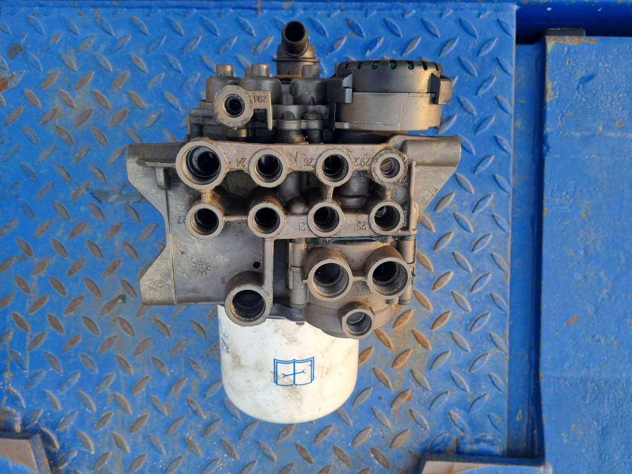 KNORR-BREMSE ZAWÓR OSUSZACZ POWIETRZA APM VOLVO FH 4 FM 4 FMX 4 EURO 6 - Diely bŕzd pre Nákladné auto: obrázok 4 KNORR-BREMSE ZAWÓR OSUSZACZ POWIETRZA APM VOLVO FH 4 FM 4 FMX 4 EURO 6 - Diely bŕzd pre Nákladné auto: obrázok 4