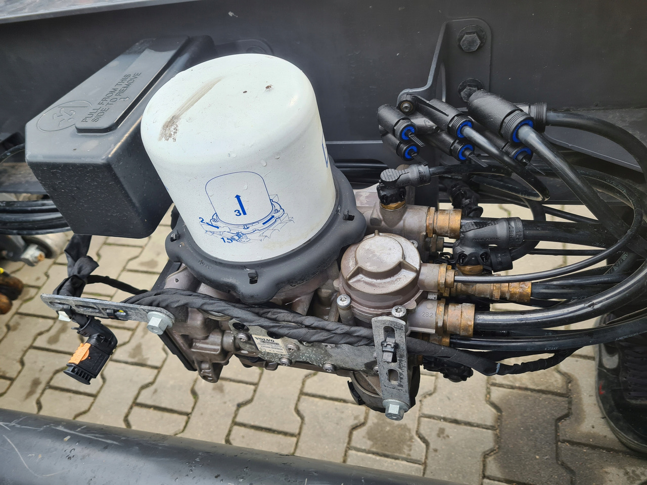 KNORR-BREMSE ZAWÓR OSUSZACZ POWIETRZA APM VOLVO FH 5 FM 5 EURO 6 - Diely bŕzd pre Nákladné auto: obrázok 1 KNORR-BREMSE ZAWÓR OSUSZACZ POWIETRZA APM VOLVO FH 5 FM 5 EURO 6 - Diely bŕzd pre Nákladné auto: obrázok 1