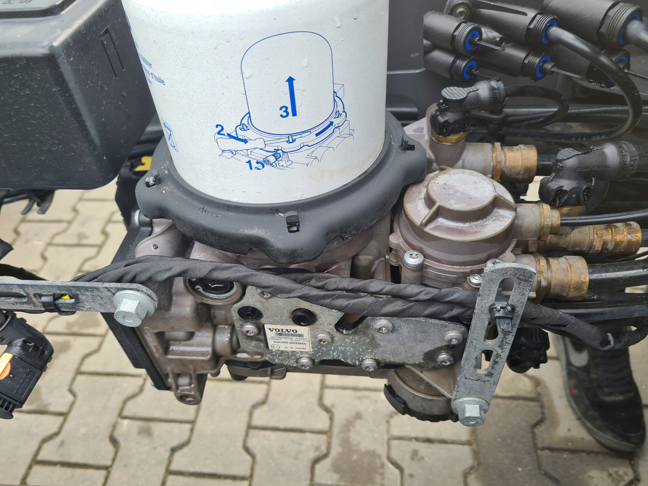 KNORR-BREMSE ZAWÓR OSUSZACZ POWIETRZA APM VOLVO FH 5 FM 5 EURO 6 - Diely bŕzd pre Nákladné auto: obrázok 2 KNORR-BREMSE ZAWÓR OSUSZACZ POWIETRZA APM VOLVO FH 5 FM 5 EURO 6 - Diely bŕzd pre Nákladné auto: obrázok 2