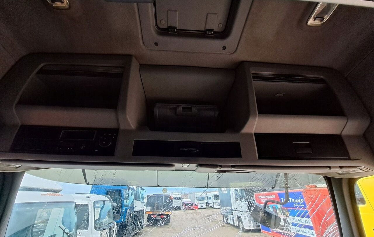 PÓŁKA KONSOLA GÓRNA SCHOWEK VOLVO FM FH 13 LIFT GLOBETROTTER - Palubná doska pre Nákladné auto: obrázok 2 PÓŁKA KONSOLA GÓRNA SCHOWEK VOLVO FM FH 13 LIFT GLOBETROTTER - Palubná doska pre Nákladné auto: obrázok 2