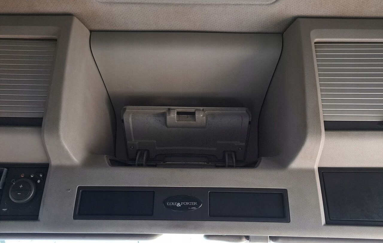 PÓŁKA KONSOLA GÓRNA SCHOWEK VOLVO FM FH 13 LIFT GLOBETROTTER - Palubná doska pre Nákladné auto: obrázok 3 PÓŁKA KONSOLA GÓRNA SCHOWEK VOLVO FM FH 13 LIFT GLOBETROTTER - Palubná doska pre Nákladné auto: obrázok 3