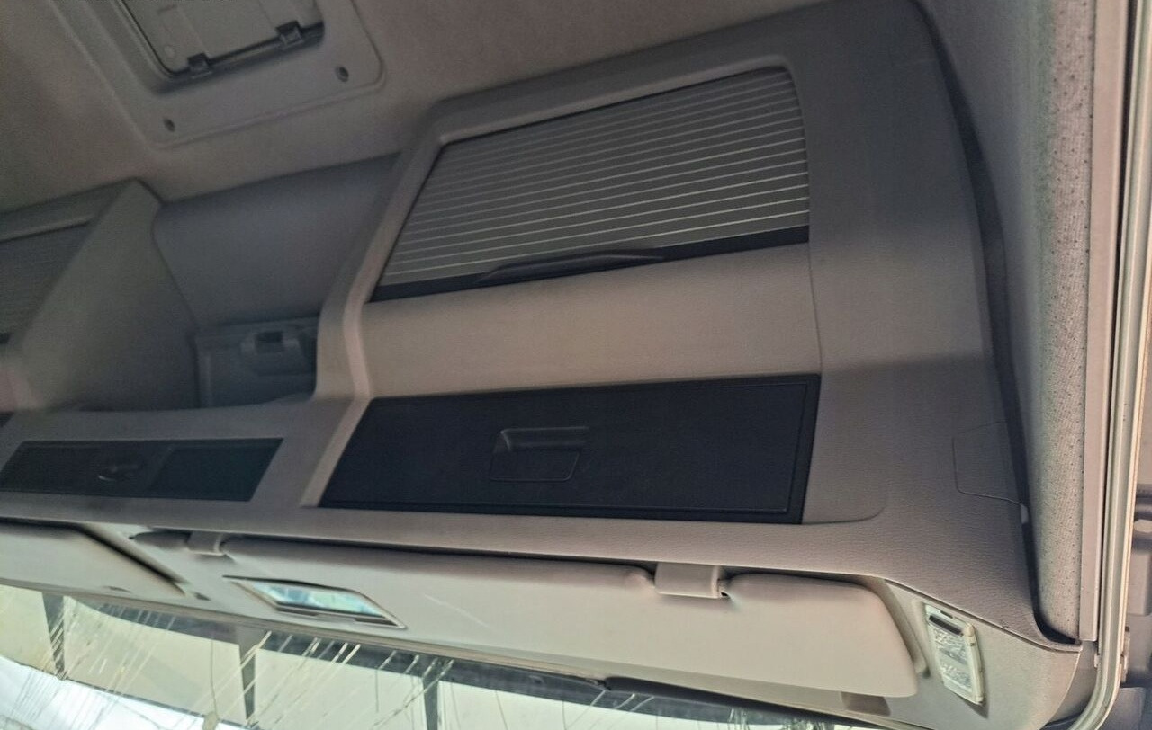 PÓŁKA KONSOLA GÓRNA SCHOWEK VOLVO FM FH 13 LIFT GLOBETROTTER - Palubná doska pre Nákladné auto: obrázok 1 PÓŁKA KONSOLA GÓRNA SCHOWEK VOLVO FM FH 13 LIFT GLOBETROTTER - Palubná doska pre Nákladné auto: obrázok 1