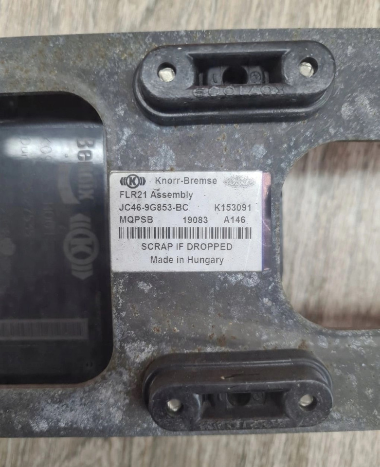 RADAR DISTRONIK CZUJNIK SENSOR MOCOWANIE FORD F-MAX 500 TRUCKS EURO 6 K096653H001 575127535 JC46 9G853 BC - Senzor: obrázok 4 RADAR DISTRONIK CZUJNIK SENSOR MOCOWANIE FORD F-MAX 500 TRUCKS EURO 6 K096653H001 575127535 JC46 9G853 BC - Senzor: obrázok 4