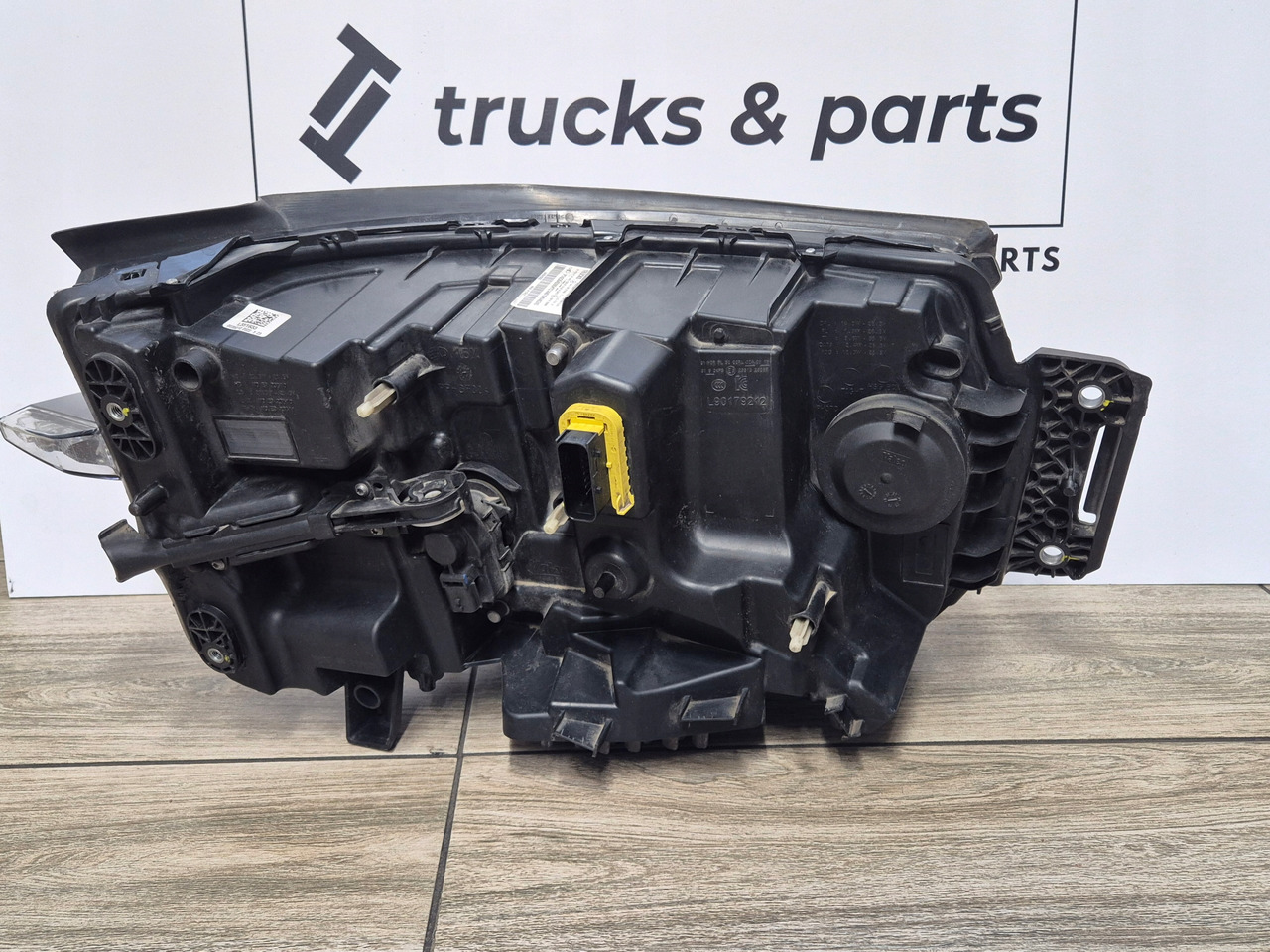 RENAULT REFLEKTOR LAMPA RENAULT RANGE T GAMA T EVOLUTION EVO LED LEWA - Svetlomety pre Nákladné auto: obrázok 3 RENAULT REFLEKTOR LAMPA RENAULT RANGE T GAMA T EVOLUTION EVO LED LEWA - Svetlomety pre Nákladné auto: obrázok 3