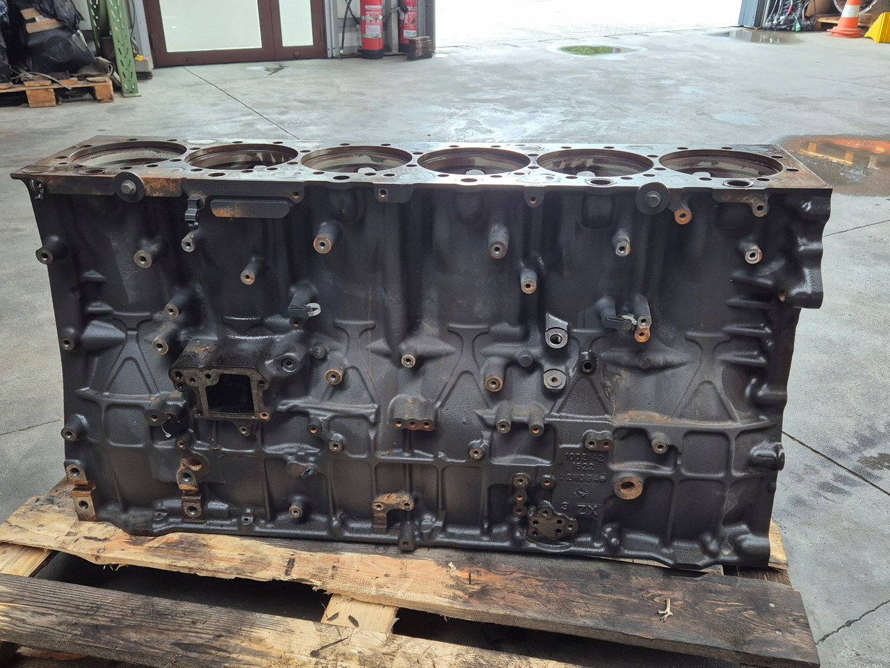 VOLVO BLOK SILNIKA RENAULT GAMA RANGE T EVO TURBOCOMPOUND VOLVO FH 5 D13K 2226825 K8 - Blok valcov pre Nákladné auto: obrázok 2 VOLVO BLOK SILNIKA RENAULT GAMA RANGE T EVO TURBOCOMPOUND VOLVO FH 5 D13K 2226825 K8 - Blok valcov pre Nákladné auto: obrázok 2