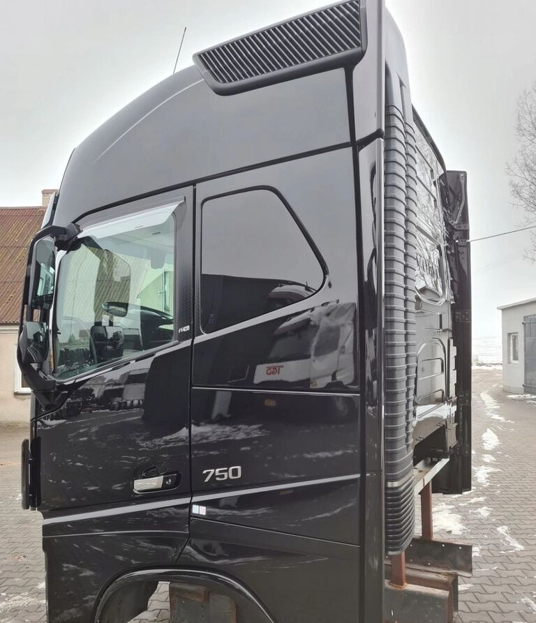 VOLVO KABINA KOMPLETNA VOLVO FH 16 750 EURO 6 GLOBETROTTER 2018 ROK - Kabína pre Nákladné auto: obrázok 3 VOLVO KABINA KOMPLETNA VOLVO FH 16 750 EURO 6 GLOBETROTTER 2018 ROK - Kabína pre Nákladné auto: obrázok 3