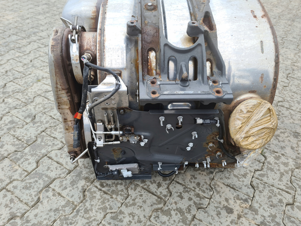 VOLVO KATALIZATOR TŁUMIK DPF FILTR KOMPLETNY VOLVO FH 4 FM 4 RENAULT GAMA T RANGE - Katalyzátor: obrázok 3 VOLVO KATALIZATOR TŁUMIK DPF FILTR KOMPLETNY VOLVO FH 4 FM 4 RENAULT GAMA T RANGE - Katalyzátor: obrázok 3