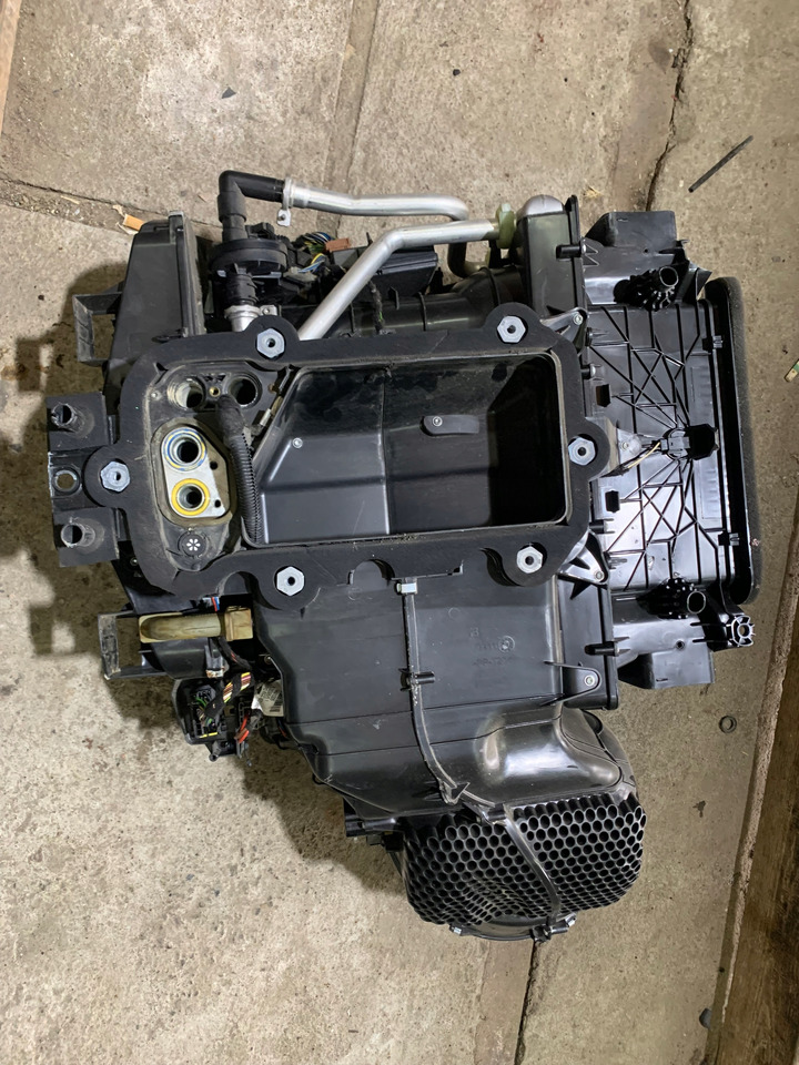 VOLVO NAGRZEWNICA KOMPLETNA VOLVO FH 4 - Kúrenie/ Vetranie pre Nákladné auto: obrázok 2 VOLVO NAGRZEWNICA KOMPLETNA VOLVO FH 4 - Kúrenie/ Vetranie pre Nákladné auto: obrázok 2