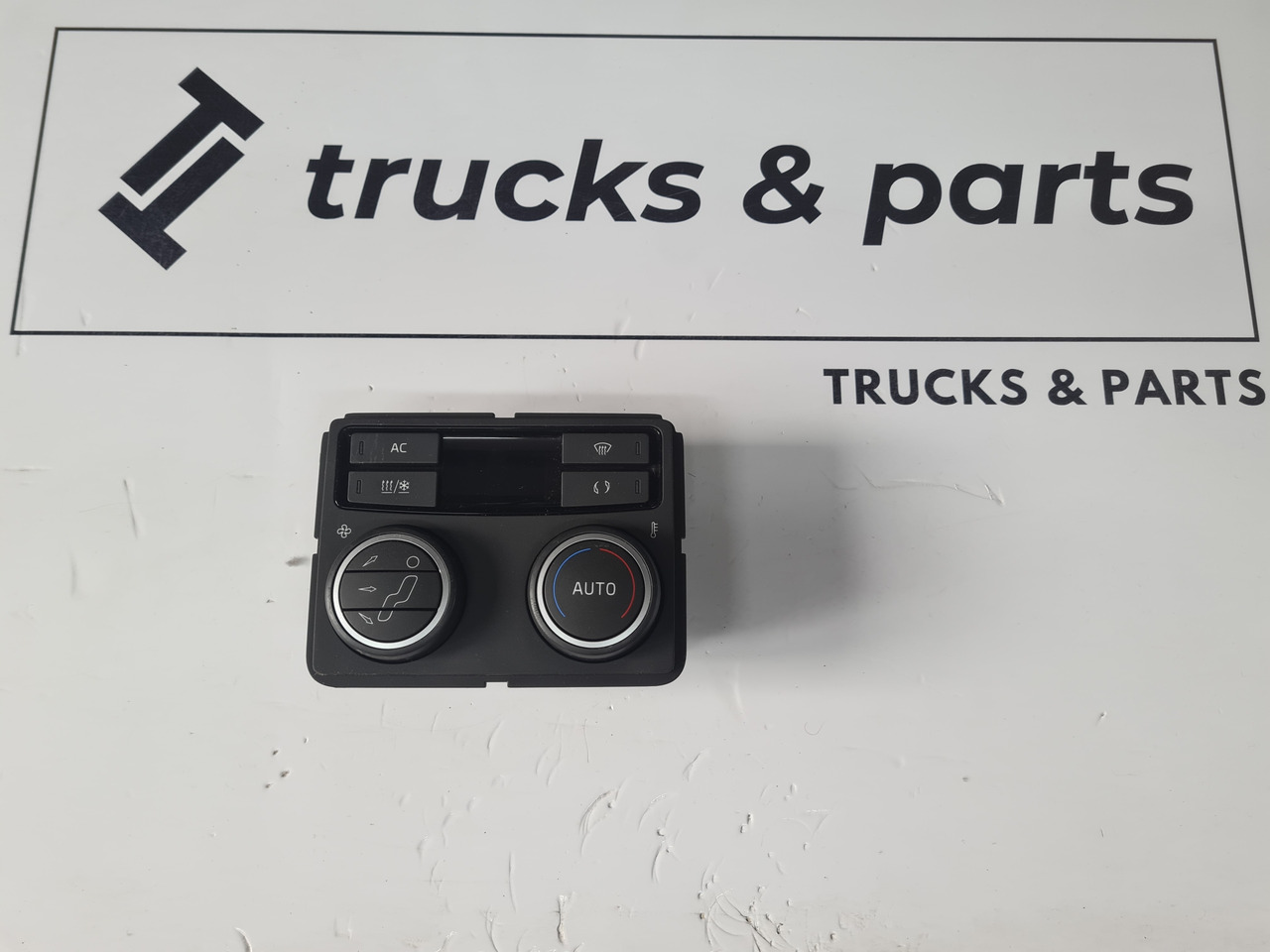 VOLVO PANEL NAWIEWU OGRZEWANIA KLIMATYZACJI VOLVO FH 5 ORYGINAŁ 22711928 - Kúrenie/ Vetranie pre Nákladné auto: obrázok 1 VOLVO PANEL NAWIEWU OGRZEWANIA KLIMATYZACJI VOLVO FH 5 ORYGINAŁ 22711928 - Kúrenie/ Vetranie pre Nákladné auto: obrázok 1