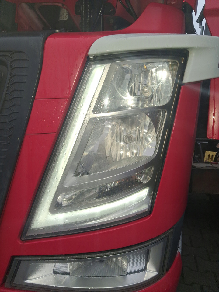 VOLVO REFLEKTOR LAMPA OKULAR LEWY KOMPLETNY VOLVO FM 4 - Svetlomety pre Nákladné auto: obrázok 5 VOLVO REFLEKTOR LAMPA OKULAR LEWY KOMPLETNY VOLVO FM 4 - Svetlomety pre Nákladné auto: obrázok 5