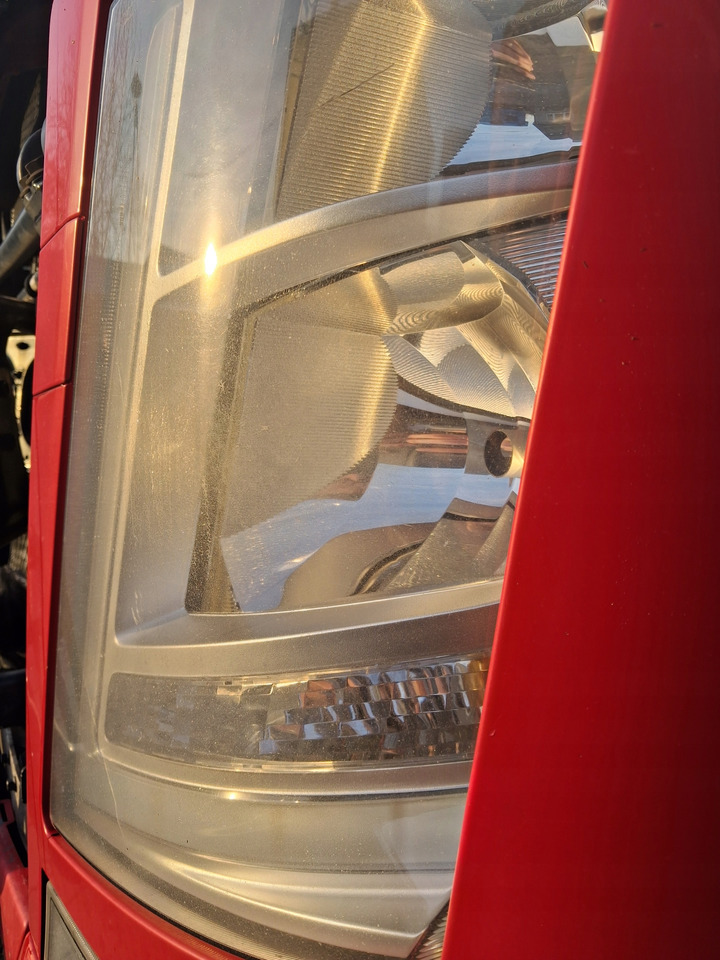 VOLVO REFLEKTOR LAMPA OKULAR LEWY KOMPLETNY VOLVO FM 4 - Svetlomety pre Nákladné auto: obrázok 4 VOLVO REFLEKTOR LAMPA OKULAR LEWY KOMPLETNY VOLVO FM 4 - Svetlomety pre Nákladné auto: obrázok 4