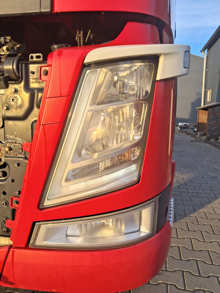 VOLVO REFLEKTOR LAMPA OKULAR LEWY KOMPLETNY VOLVO FM 4 - Svetlomety pre Nákladné auto: obrázok 1 VOLVO REFLEKTOR LAMPA OKULAR LEWY KOMPLETNY VOLVO FM 4 - Svetlomety pre Nákladné auto: obrázok 1
