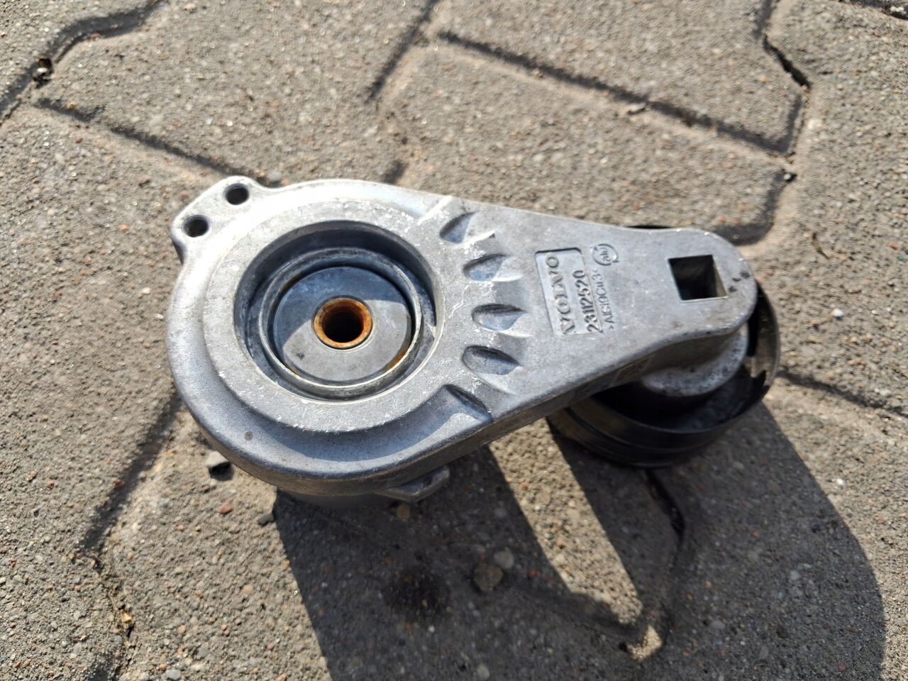 VOLVO ROLKA NAPINACZ PASKA ALTERNATORA RENAULT RANGE GAMA T VOLVO FH 4 5 - Motor a diely pre Nákladné auto: obrázok 2 VOLVO ROLKA NAPINACZ PASKA ALTERNATORA RENAULT RANGE GAMA T VOLVO FH 4 5 - Motor a diely pre Nákladné auto: obrázok 2