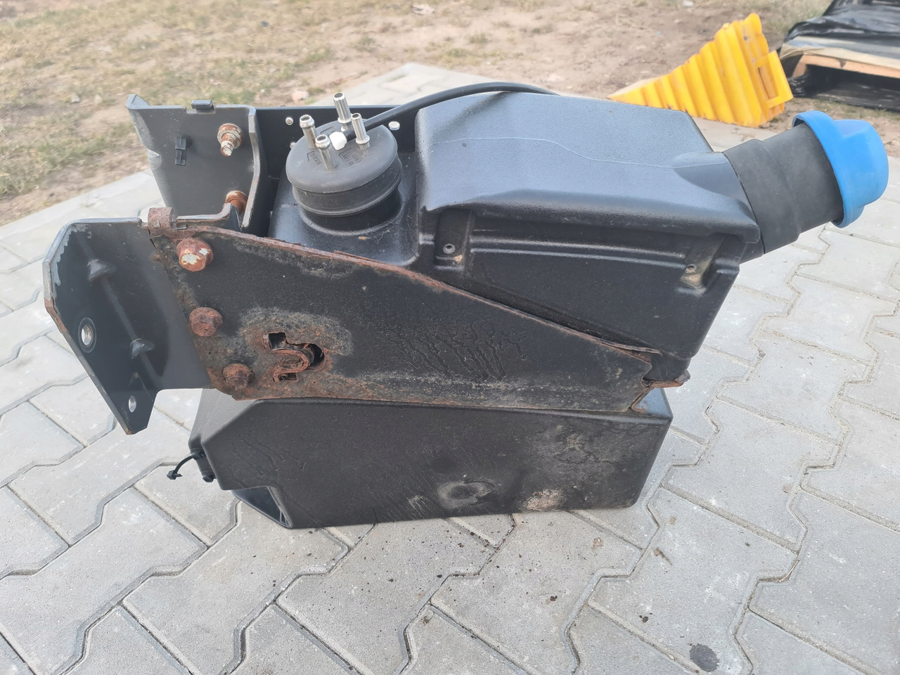 VOLVO ZBIORNIK ADBLUE RENAULT MIDLUM PREMIUM DXI 5 7 VOLVO FL FE - Nádrž na AdBlue pre Nákladné auto: obrázok 1 VOLVO ZBIORNIK ADBLUE RENAULT MIDLUM PREMIUM DXI 5 7 VOLVO FL FE - Nádrž na AdBlue pre Nákladné auto: obrázok 1