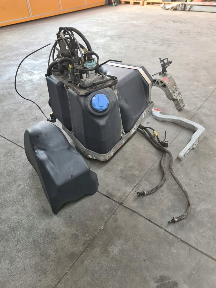 VOLVO ZBIORNIK POMPA WIĄZKA ADBLUE KOMPLET RENAULT GAMA T VOLVO FH 4 FM 4 - Nádrž na AdBlue: obrázok 1 VOLVO ZBIORNIK POMPA WIĄZKA ADBLUE KOMPLET RENAULT GAMA T VOLVO FH 4 FM 4 - Nádrž na AdBlue: obrázok 1