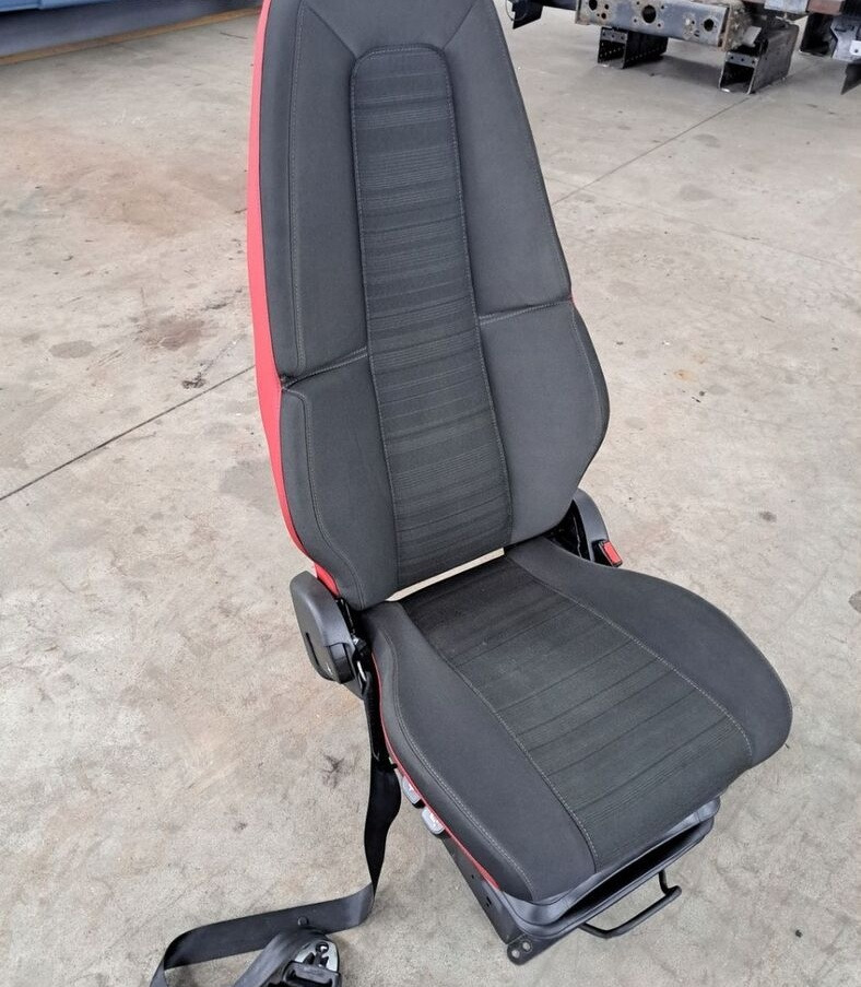 Volvo FOTEL PASAŻERA PRAWY VOLVO FH 4 FM 4 - Sedadlo pre Nákladné auto: obrázok 2 Volvo FOTEL PASAŻERA PRAWY VOLVO FH 4 FM 4 - Sedadlo pre Nákladné auto: obrázok 2