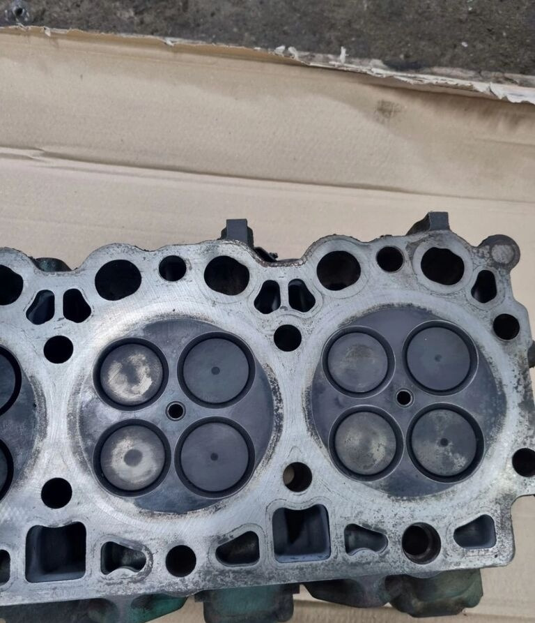 Volvo GŁOWICA SILNIKA FL FE D7E D7F RENAULT MIDLUM PREMIUM DXI 7 EURO Deutz Volvo - Hlava valcov pre Nákladné auto: obrázok 4 Volvo GŁOWICA SILNIKA FL FE D7E D7F RENAULT MIDLUM PREMIUM DXI 7 EURO Deutz Volvo - Hlava valcov pre Nákladné auto: obrázok 4