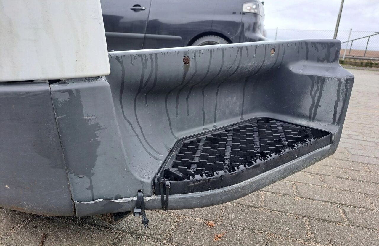 Volvo KOMPLETNY Z LAMPAMI BELKA STOPNIE FL EURO 5 Volvo - Nárazník pre Nákladné auto: obrázok 5 Volvo KOMPLETNY Z LAMPAMI BELKA STOPNIE FL EURO 5 Volvo - Nárazník pre Nákladné auto: obrázok 5